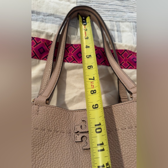 Tory Burch McGraw Triangular Pebbled Leather Tote. Color: Tiramisu - Picture 13 of 15